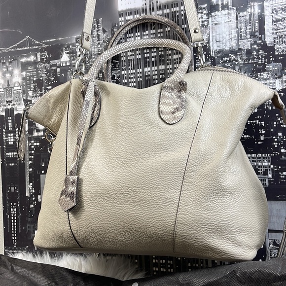 Alberta Di Canio Italian Made beige or stone color Leather crossbody or shoulder - Picture 2 of 15